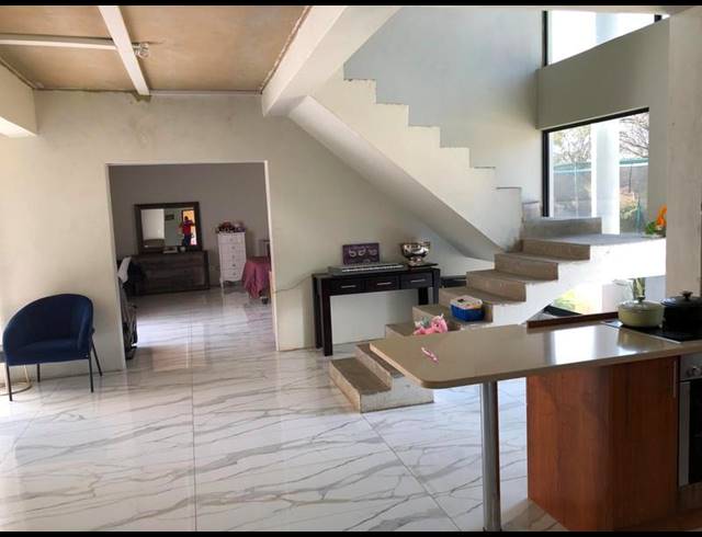 4 BEDROOM HOUSE FOR SALE IN STRUBENSVALLEI